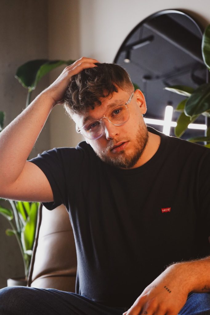 Metamorfoza Arka – fryzura messy na systemie włosów
